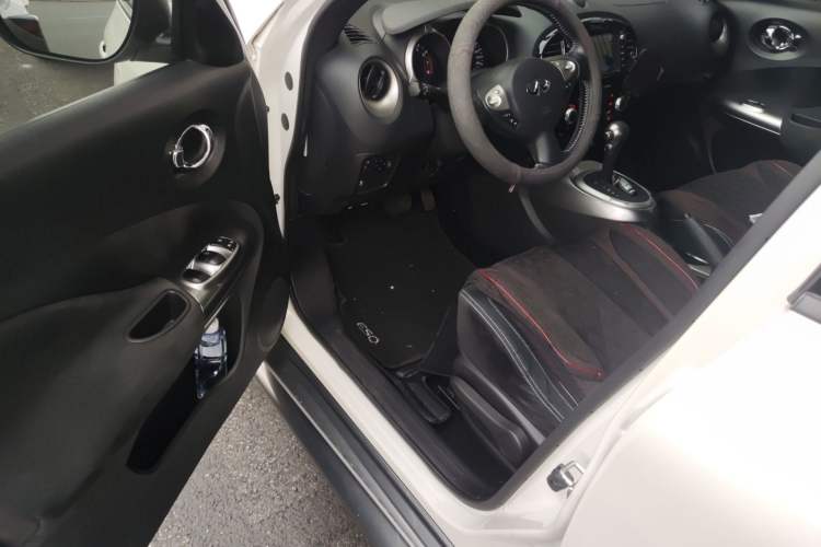 Used Infiniti ESQ 2014 1.6L Spontaneous Edition Driver Seat