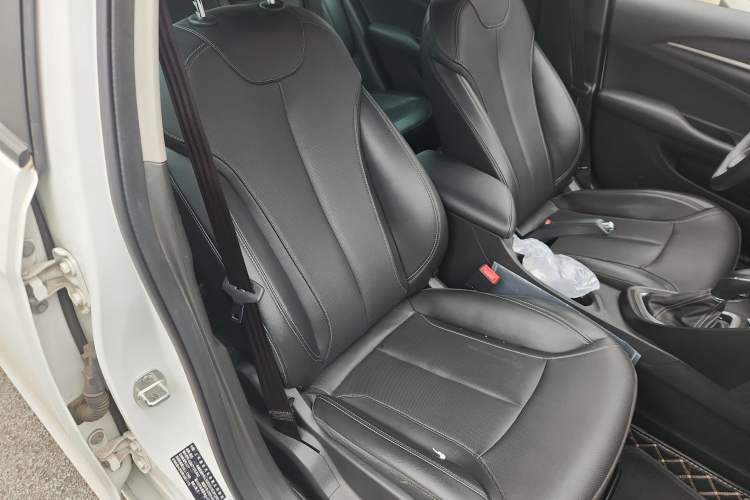 Used Buick GT 2021 1.3T Automatic Mild Hybrid Elite Version Right Front Seat