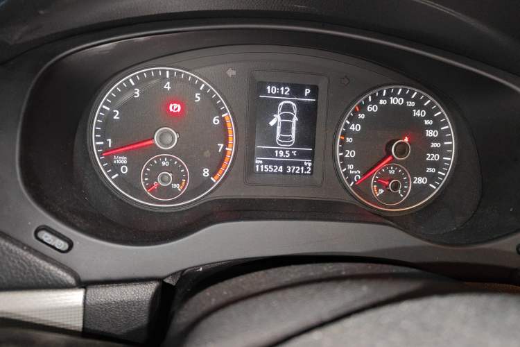 Used Volkswagen Sagitar 2014 1.4TSI Automatic Luxury Model Odometer Close Up