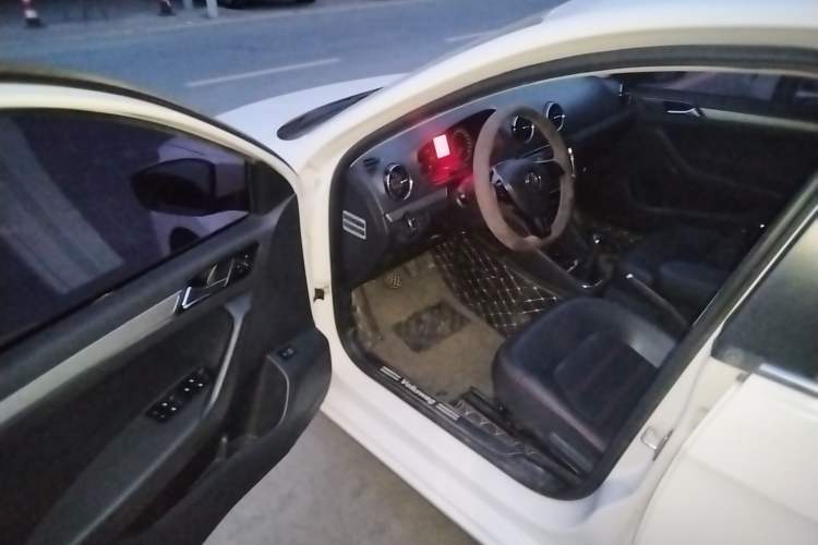 Used Volkswagen Jetta 2017 1.5L Manual Comfort Model Driver Seat