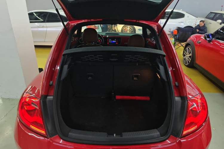 Used Volkswagen Beetle 2015 180TSI model
