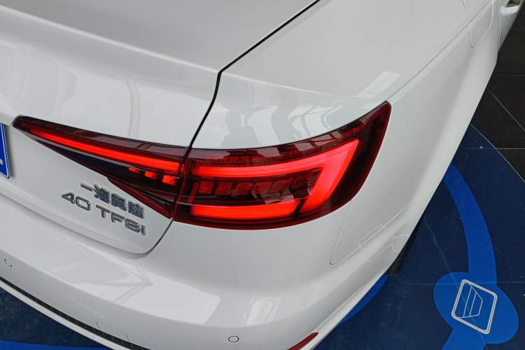 Used Audi A4L 2018 30th Anniversary Edition 40 TFSI Fashion Model
