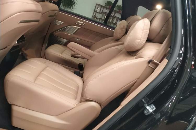 Used ONVO Luxeed L90 2025 Model—Ultra Six-Seater Version
