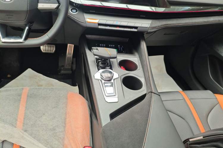 Used CHANGAN UNI-V 2024 1.5T Prestige Sport Edition Gear Lever