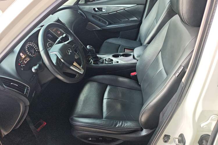 Used Infiniti Q50L 2018 2.0T Enjoyment Version China VI Standard
