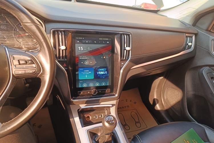 Used Roewe RX5 2016 20T Two-Wheel Drive Manual Transmission Internet Smart Edition