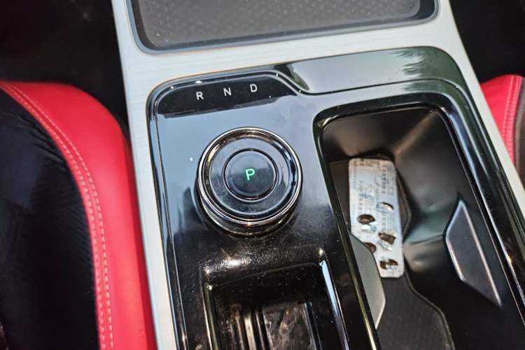 Used Hycan Z03 2022 510 km Range Trend Edition 135 kW 64.23 kWh Gear Lever