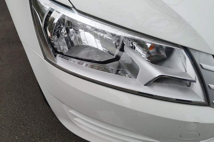 Used Volkswagen Santana 2015 1.6L Manual Fashion Edition Right Front Headlight