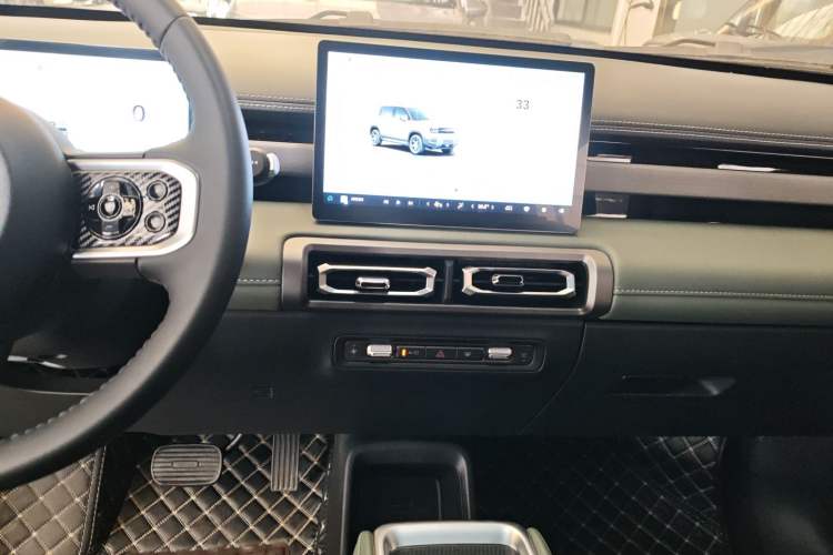 Used Baojun Spark EUV 2025 Smart Luxury Edition 5 Seats Audio And AC Panel