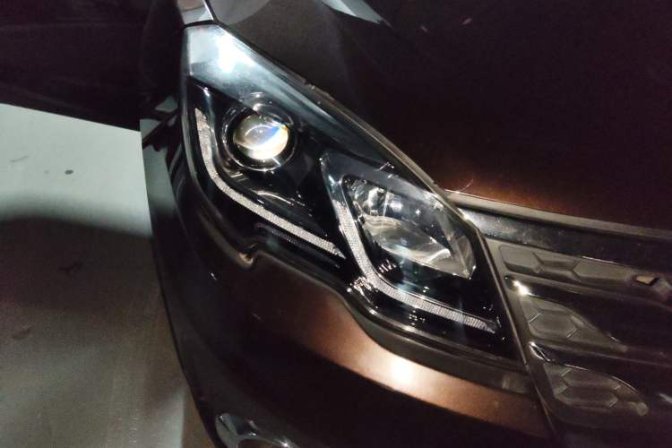 Used GAC Trumpchi GS5 Super 2015 1.8T Automatic All-Wheel-Drive Luxury Edition Right Front Headlight