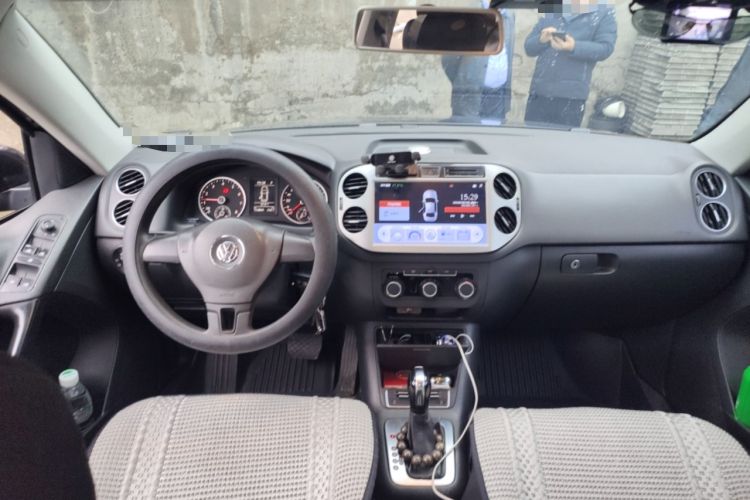 Used Volkswagen Tiguan 2015 1.8TSI Automatic Two-Wheel Drive Trend Edition Center Console