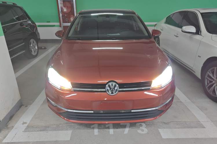 Used Volkswagen Golf 2018 230TSI Automatic Luxury Version
