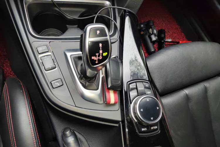 Used BMW 4 Series 2014 428i Convertible Sport Design Package Gear Lever