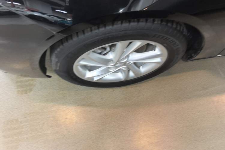 Used Buick Regal 2024 25T Deluxe Edition Left Front Wheel Hub