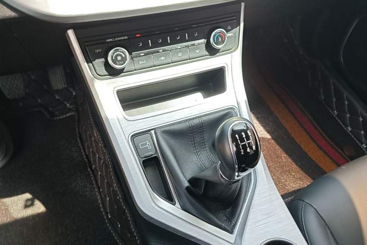 Used Geely Auto Vision 2019 Upgraded Model 1.5L Manual Luxury Version China VI Standard