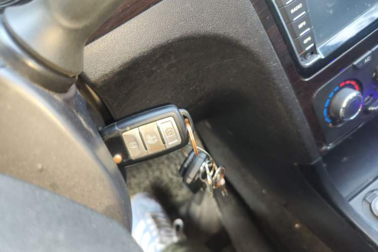 Used Dongfeng Fengon 360 2015 1.5L Manual Luxury Model 5 Seats China IV Standard