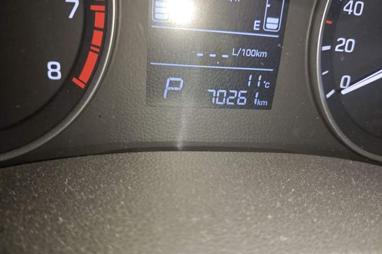 Used Hyundai ix25 2015 1.6L Automatic Two-Wheel-Drive Deluxe DLX Model
