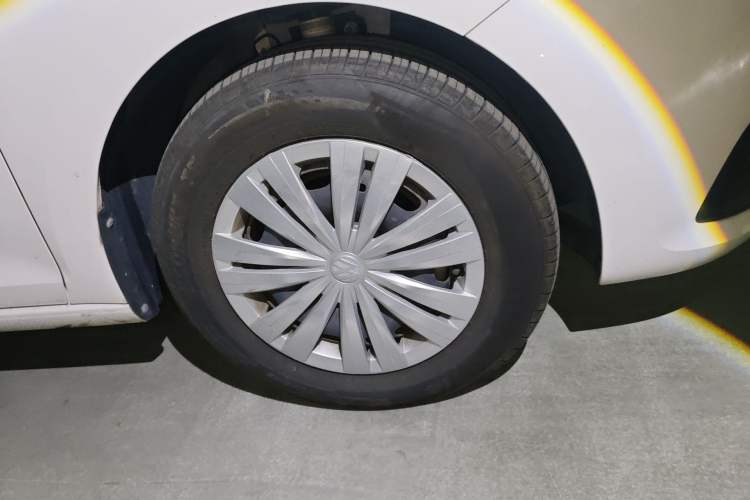 Used Volkswagen Santana 2016 1.6L Manual Fashion Edition Exterior 4