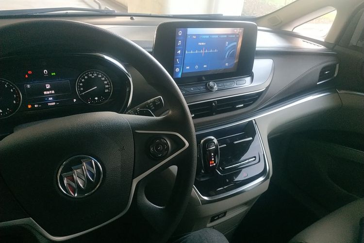 Used Buick GL8 2023 Land Executive Class Comfort Model