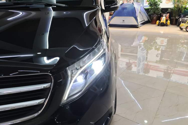 Used Mercedes-Benz V-Class 2017 V 260 Avantgarde Edition Left Front Headlight