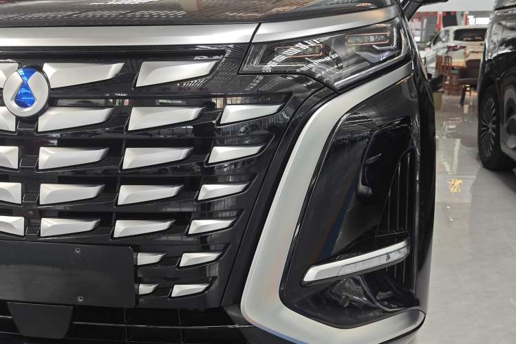 Used Denza D9 2022 DM-i 970 Four-Wheel Drive Prestige Model Left Front Headlight