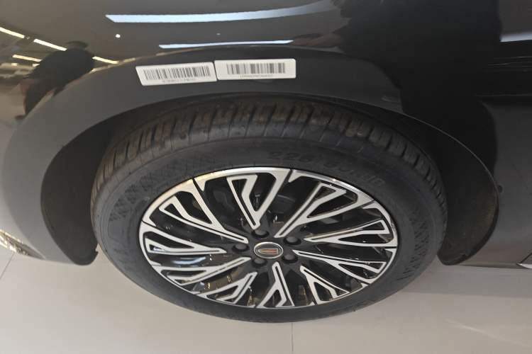 Used Hongqi H5 2025 2.0T Automatic Flag Edition – 500 000 Units Commemorative Version Left Front Wheel Hub