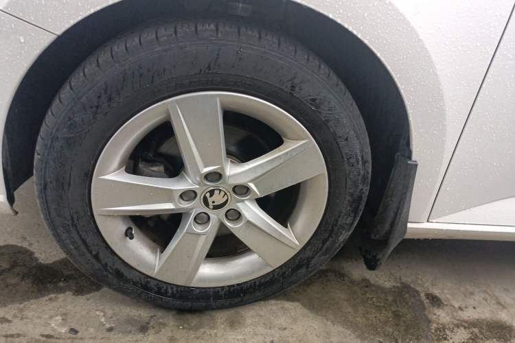 Used Skoda Fabia 2015 1.4L Automatic Chuanxing Edition Exterior 4