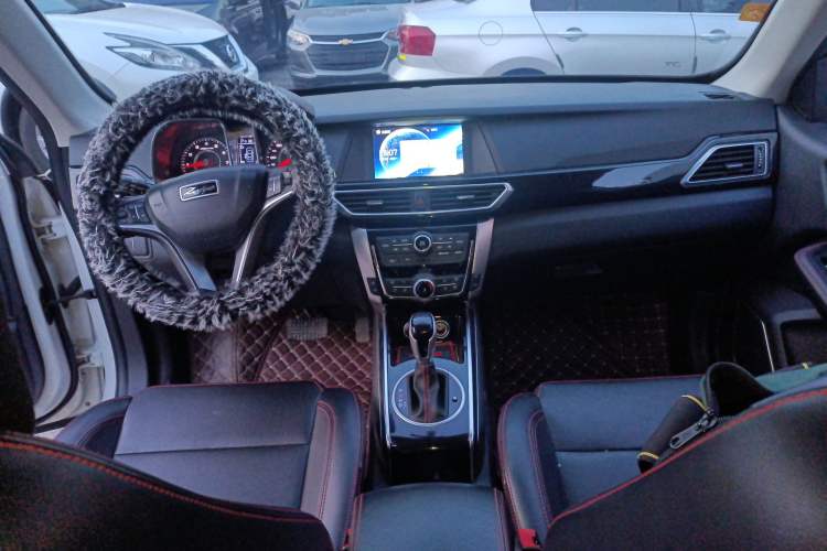 Used Zotye Domy X5 2015 1.5T CVT Landlord Edition China V Standard Center Console