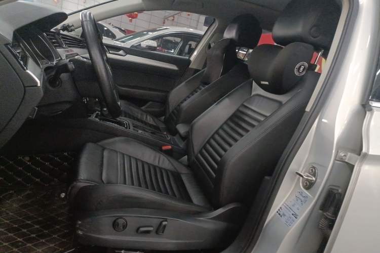 Used Volkswagen Magotan 2017 330TSI DSG Leading Model
