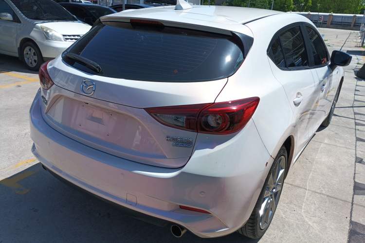Used Mazda 3 Axela 2017 Hatchback 2.0L Automatic Sport Model China V Emission Standard