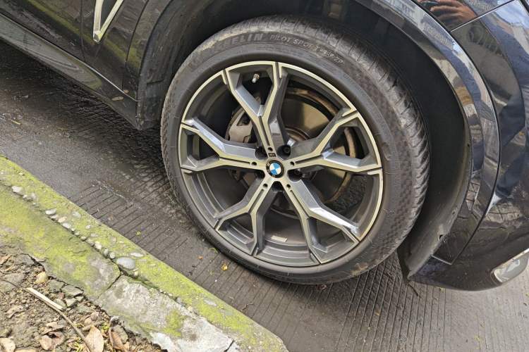 Used BMW X5 2022 Restyled xDrive 40Li M Sport Package Right Front Wheel Hub