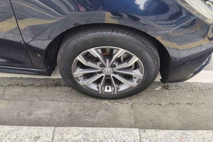 Used BYD Song MAX 2019 1.5T Automatic Smart Connect Ruiyi Model 7 Seats China VI Standard Right Front Wheel Hub