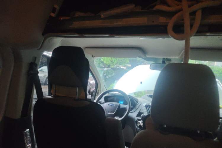 Used Ford Transit 2019 2.0T Diesel Multi-Purpose Commercial Vehicle Mid-Drive Mid-Roof 6-Seater China VI Standard