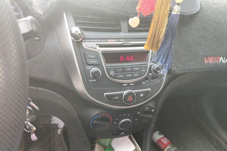 Used Hyundai Verna Ray 2014 1.4L Manual GLX Audio And AC Panel
