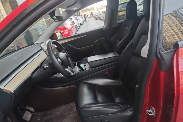 Used Tesla Model Y 2021 Long-Range All-Wheel-Drive Version Left Front Seat