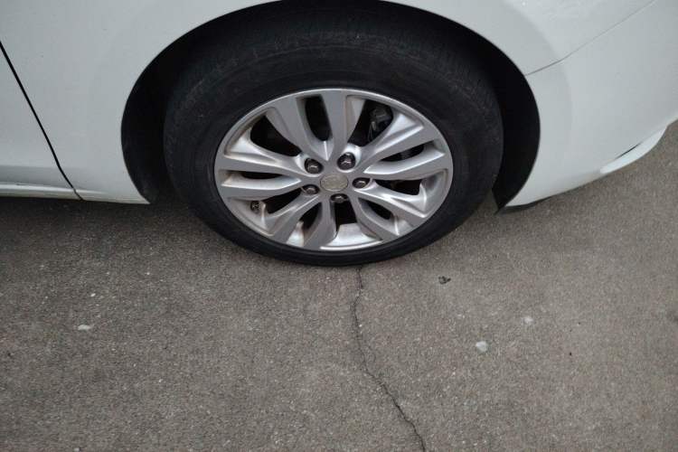 Used Buick GT 2021 Revised Version Flagship 1.5L Automatic Elite Edition Right Front Wheel Hub