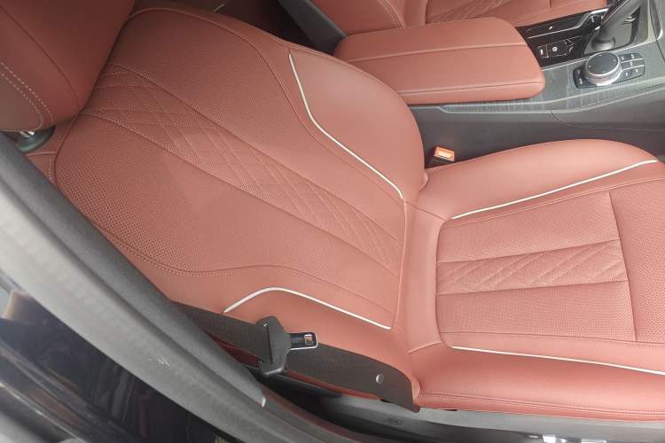 Used BMW 5 Series 2022 Restyled 530Li Leading Edition M Sport Package Right Front Seat