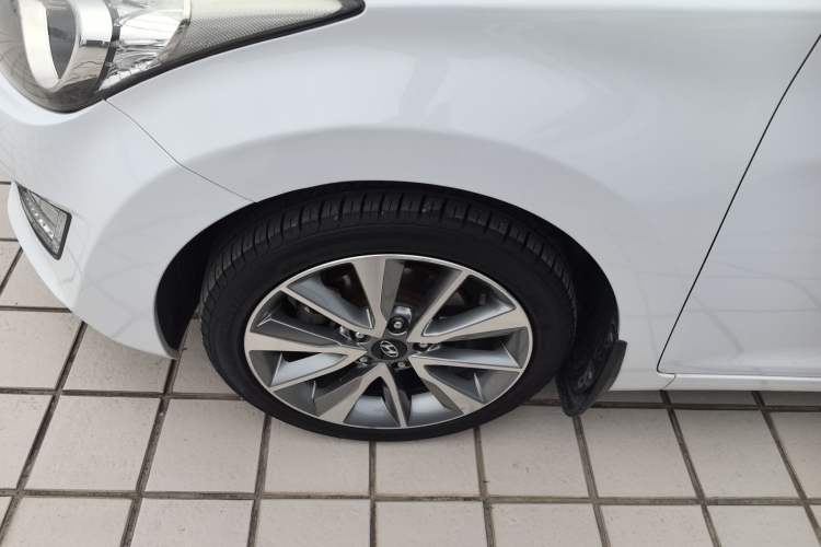 Used Hyundai Elantra (5th Generation / Langdong) 2015 1.6L Automatic Leading Model