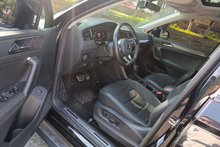 Used Volkswagen Tiguan L 2021 330TSI Automatic Two-Wheel Drive R-Line Enhanced Edition
