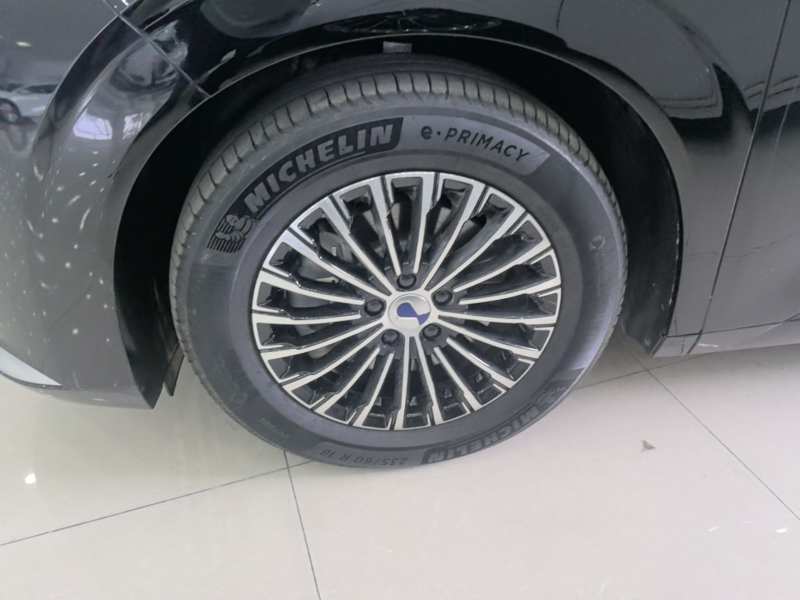 Used Denza D9 2022 DM-i 970 Four-Wheel Drive Prestige Model — 22