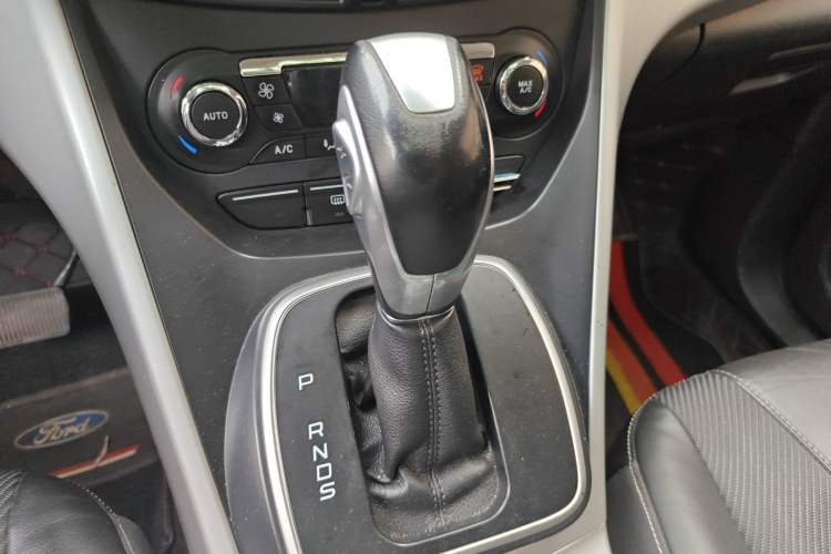 Used Ford Kuga 2013 1.6L GTDi Two-Wheel-Drive Trend Model