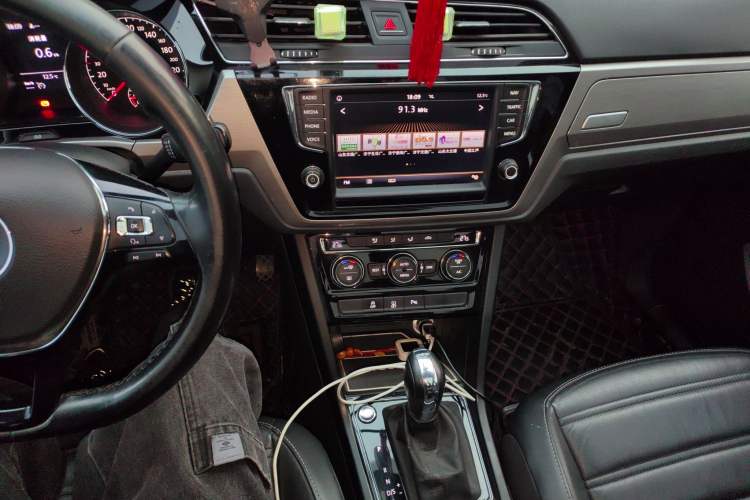 Used Volkswagen Touran 2018 Volkswagen Touran L 280TSI DSG Boundary Edition 7 Seats China V Emission Standard