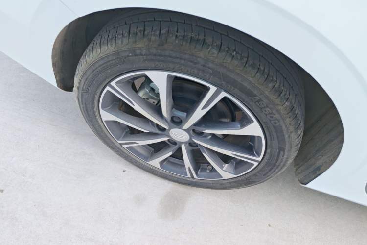 Used Geely Auto Emgrand 2025 4th Generation 1.5L CVT Luxury Version Right Rear Wheel Hub