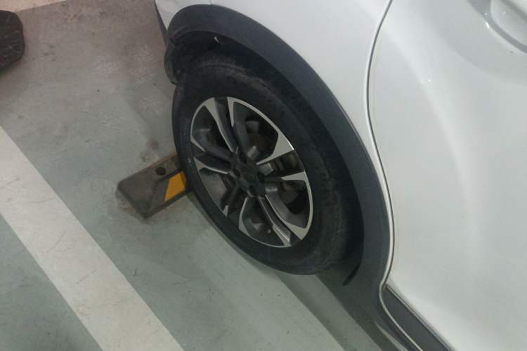 Used Geely Auto Vision X3 2019 Upgraded Model 1.5L Manual Elite Version Right Rear Wheel Hub