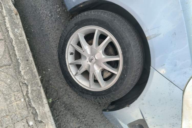 Used Chery Fengyun 2 2010 Hatchback 1.5L Ambition Model Right Front Wheel Hub