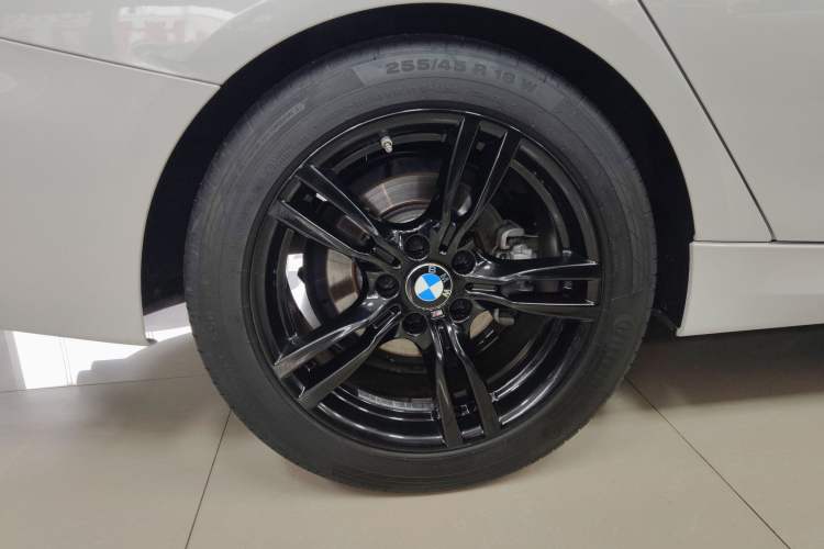 Used BMW 3 Series GT 2019 320i M Sport Night Edition Right Rear Wheel Hub