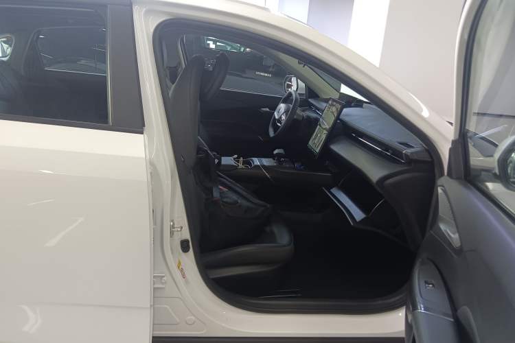 Used CHANGAN Eado DD 2023 Blue Whale NE 1.5T GDI DCT Luxury Edition