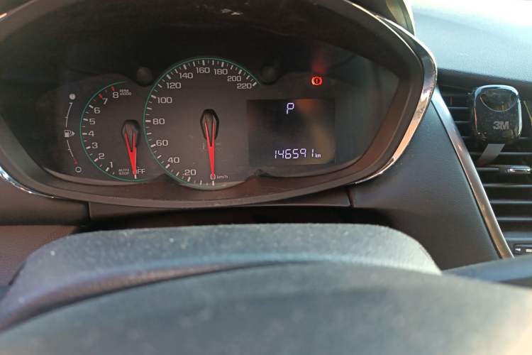 Used Chevrolet Trax 2018 330T Automatic Two-Wheel Drive Elite Model Odometer Close Up