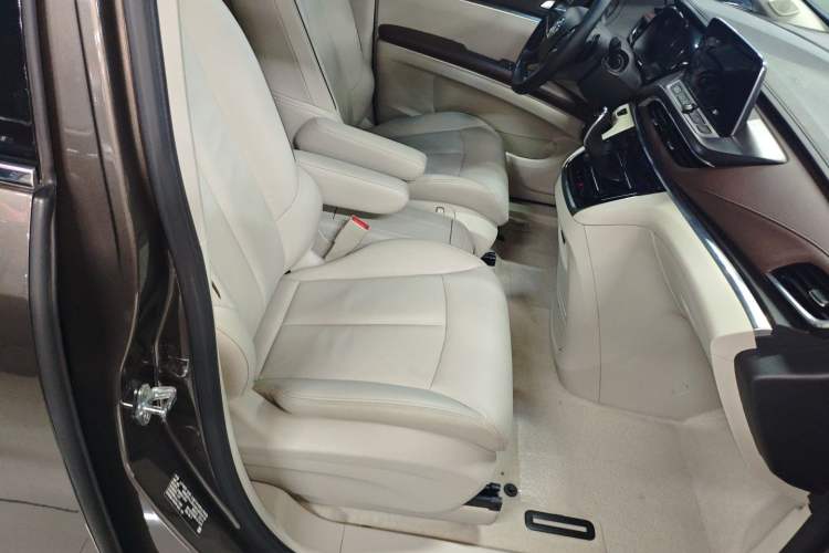 Used Buick GL8 2021 Land Cruiser Executive Class 652T Smart Luxury Model Right Front Seat