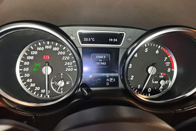 Used Mercedes-Benz M-Class 2012 ML 350 Sport Edition Odometer Close Up